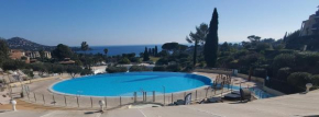 Comfortable nest with pool and sea view